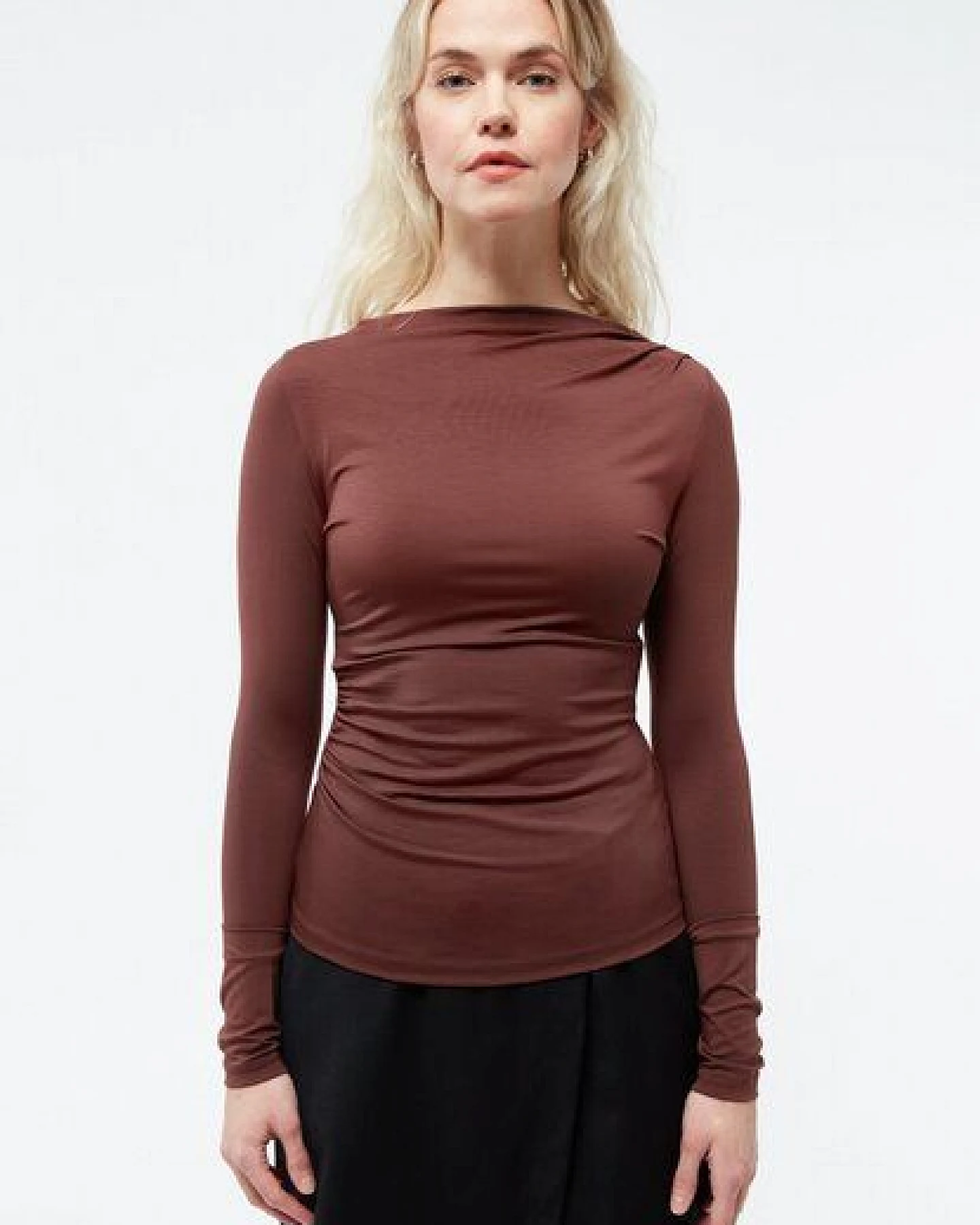 Givn Berlin Asymetrisches Longsleeve GBRONJA aus TENCEL – Ansicht 2