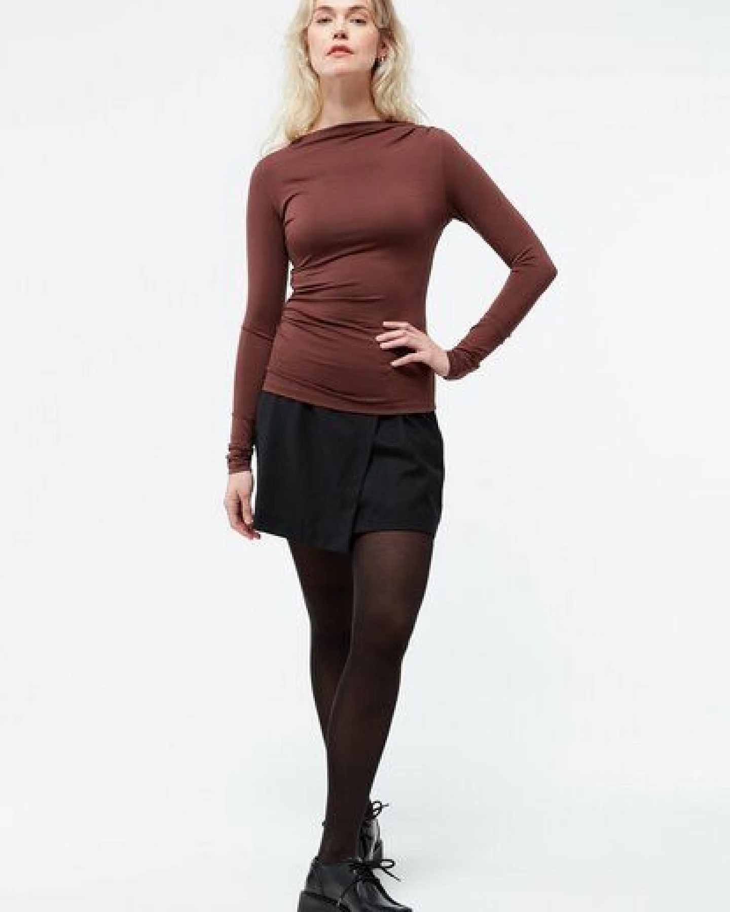 Givn Berlin Asymetrisches Longsleeve GBRONJA aus TENCEL – Ansicht 3