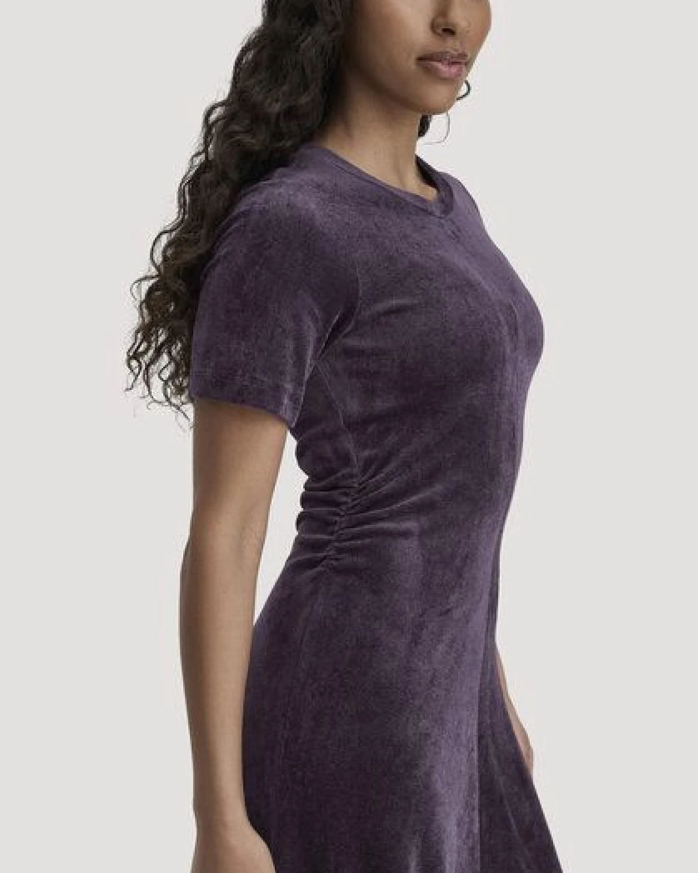 hessnatur Samt-Jerseykleid kniebedeckend Slim aus TENCEL Modal mit Bio-Baumwolle – Ansicht 2