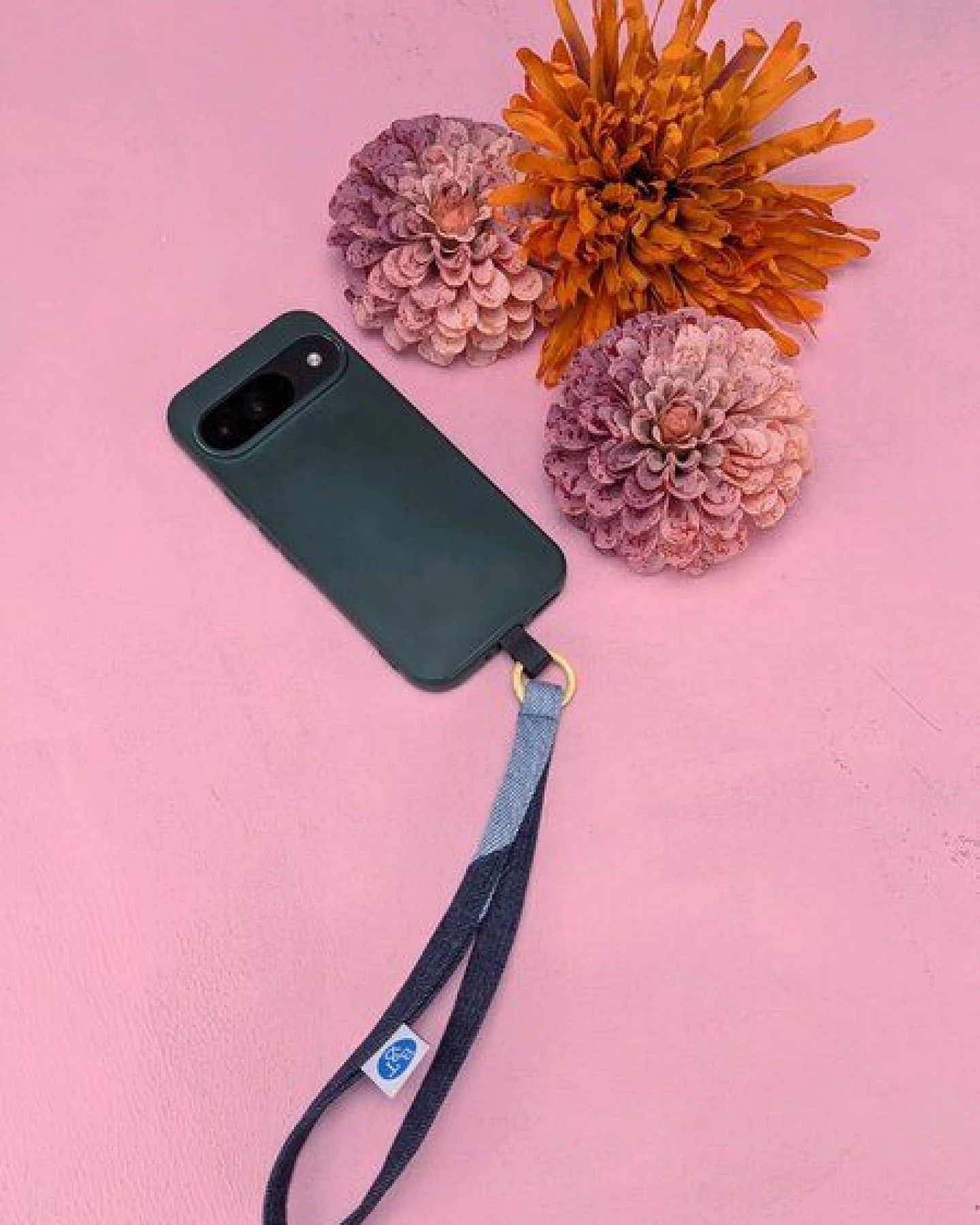 Bridge&Tunnel Handyband aus pre-loved Denim – Ansicht 2