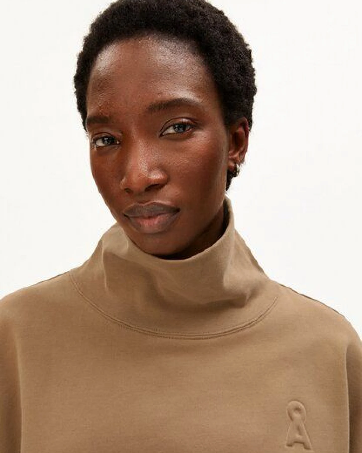 ARMEDANGELS ICONIC Å OPEN EDGE FUNNELNECK Damen Sweatshirt aus 100% Bio-Baumwolle – Ansicht 3