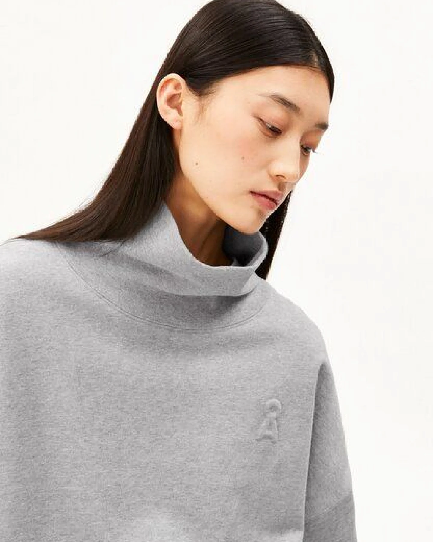 ARMEDANGELS ICONIC Å OPEN EDGE FUNNELNECK Damen Sweatshirt aus 100% Bio-Baumwolle – Ansicht 3