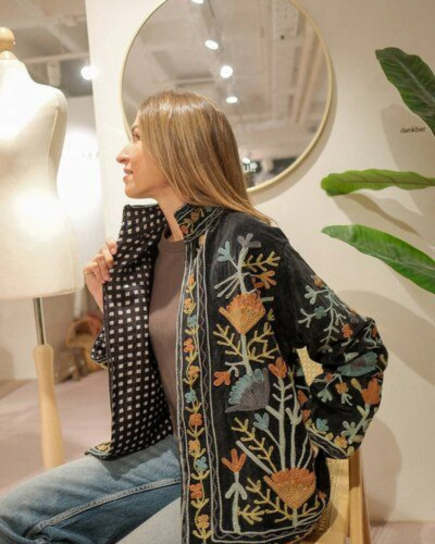 Haus of Namaste Bestickte Samtjacke aus Bio-Baumwolle – wendbar – Ansicht 3