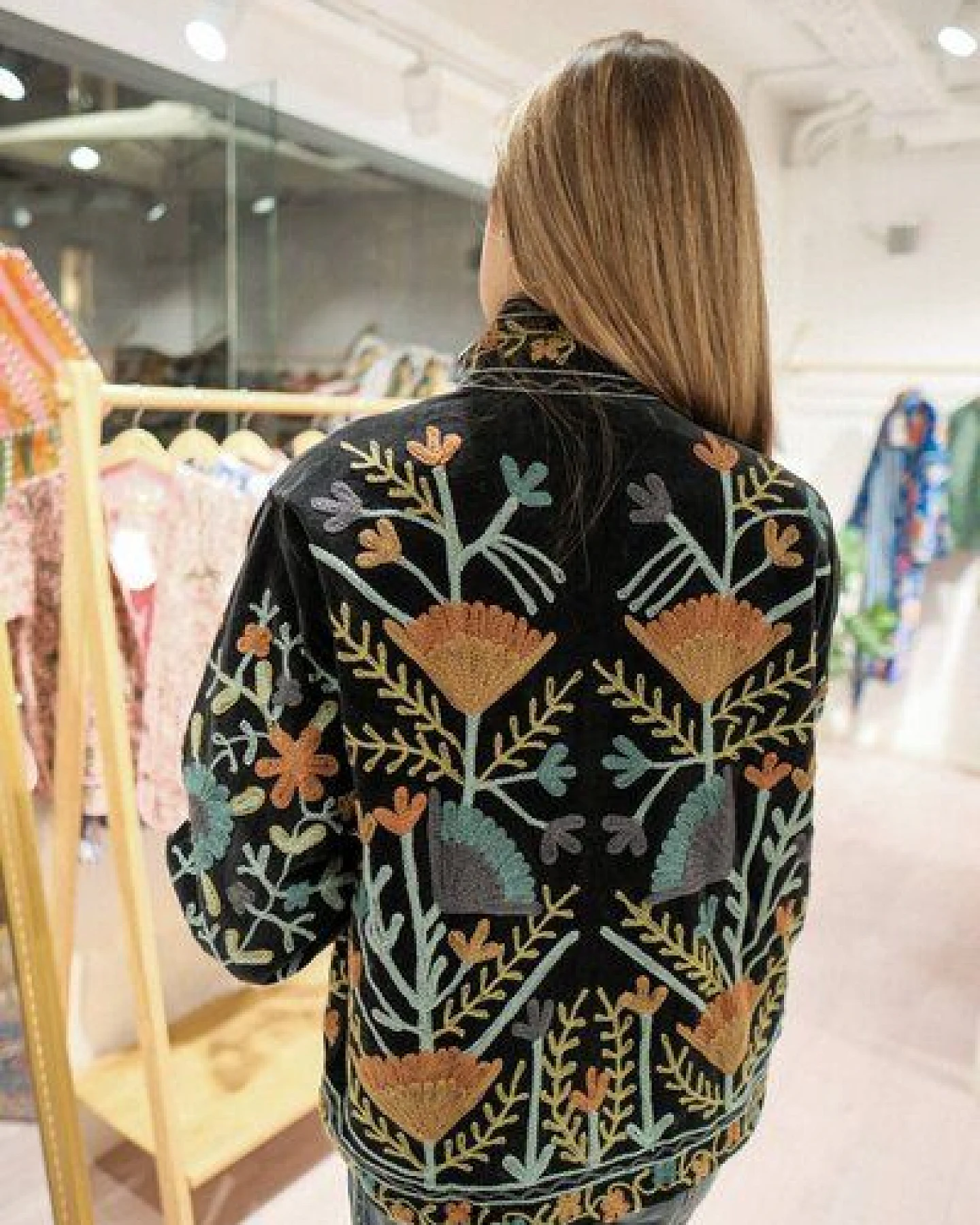 Haus of Namaste Bestickte Samtjacke aus Bio-Baumwolle – wendbar – Ansicht 4
