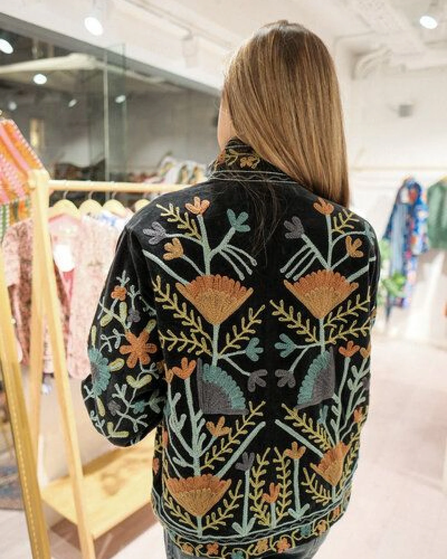 Haus of Namaste Bestickte Samtjacke aus Bio-Baumwolle – wendbar – Ansicht 4
