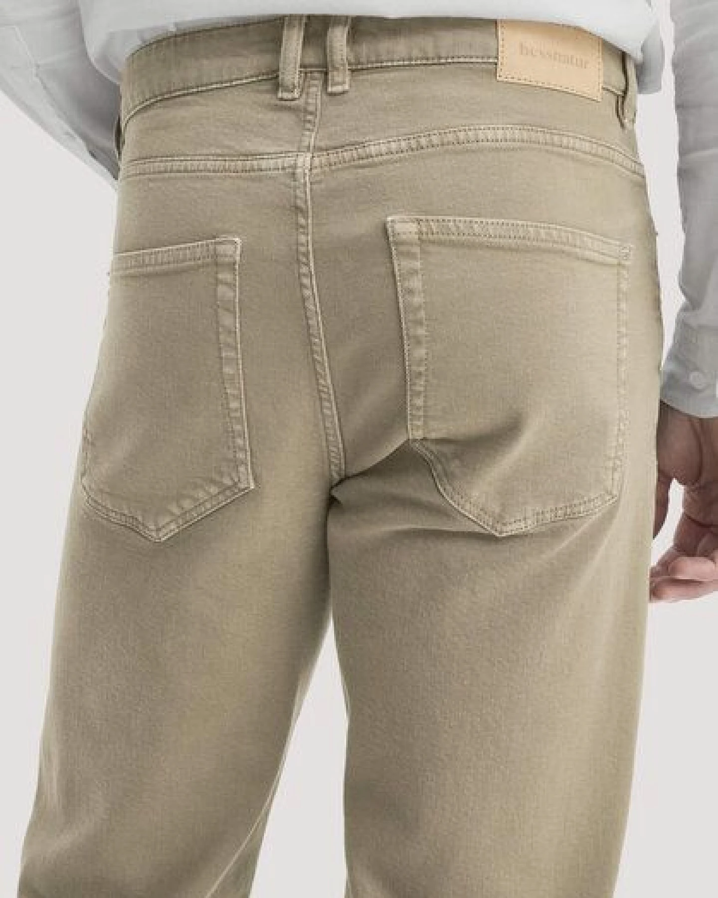 hessnatur Jeans MADS Relaxed Tapered aus Bio-Denim mit Recycling-Baumwolle – Ansicht 2