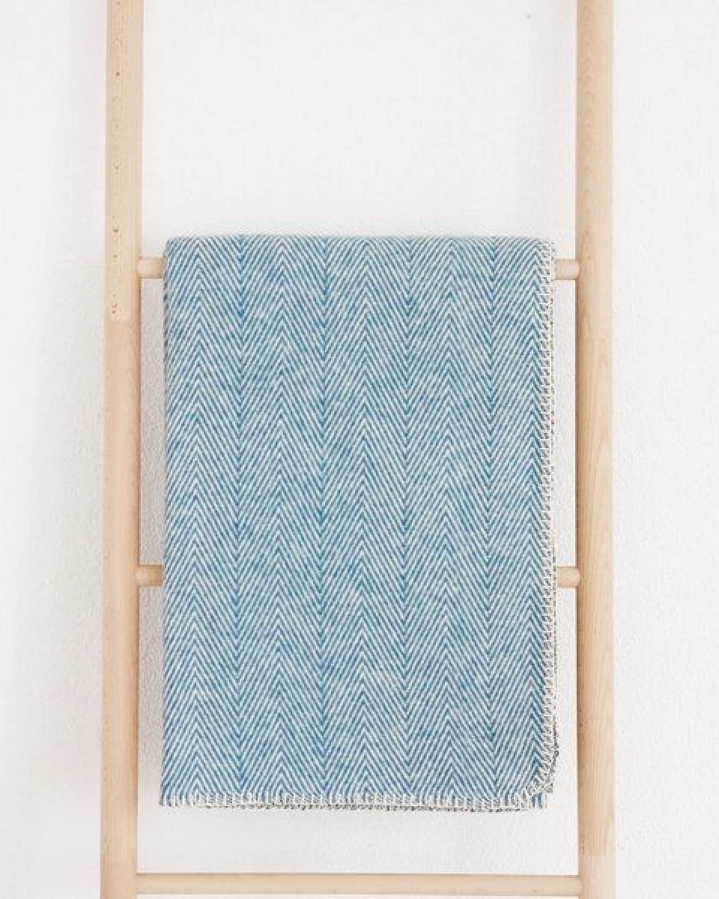 RIEMA Germany leichte Kuscheldecke FINN aus Bio-Baumwolle – weich und kuschelig, Fischgrät Wolldecke Made in Germany – Ansicht 3