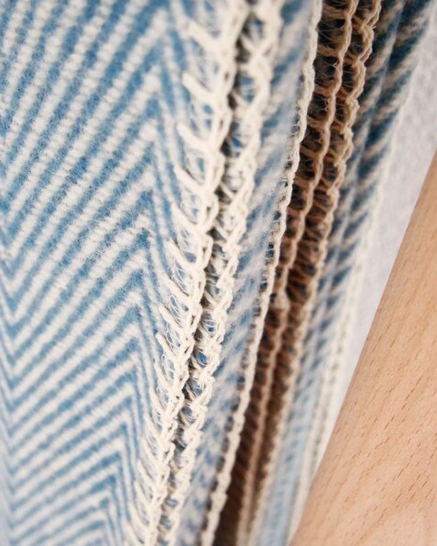 RIEMA Germany leichte Kuscheldecke FINN aus Bio-Baumwolle – weich und kuschelig, Fischgrät Wolldecke Made in Germany – Ansicht 4