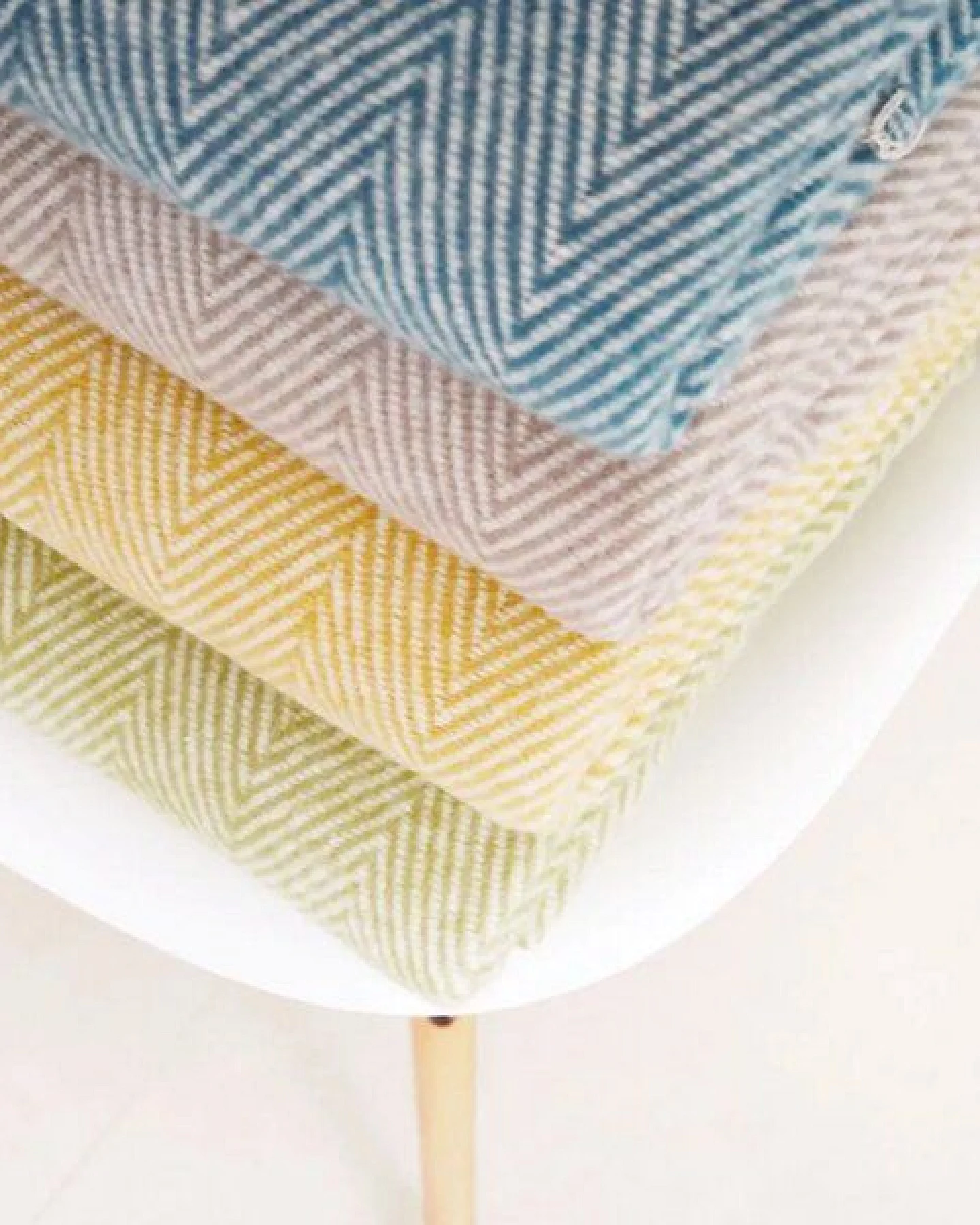 RIEMA Germany leichte Kuscheldecke FINN aus Bio-Baumwolle – weich und kuschelig, Fischgrät Wolldecke Made in Germany – Ansicht 3