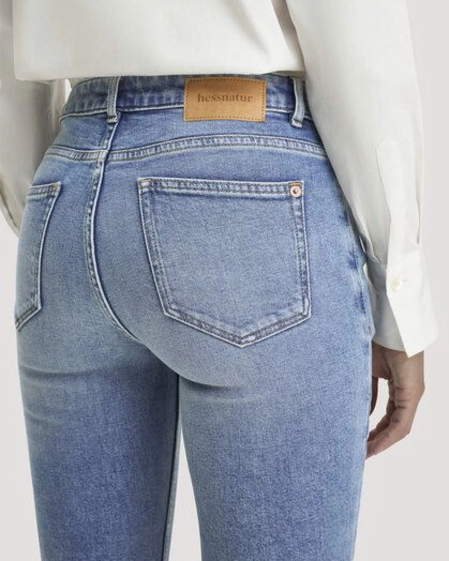 hessnatur Jeans LEA Slim aus Bio-Baumwolle mit recycelter Baumwolle – Ansicht 2