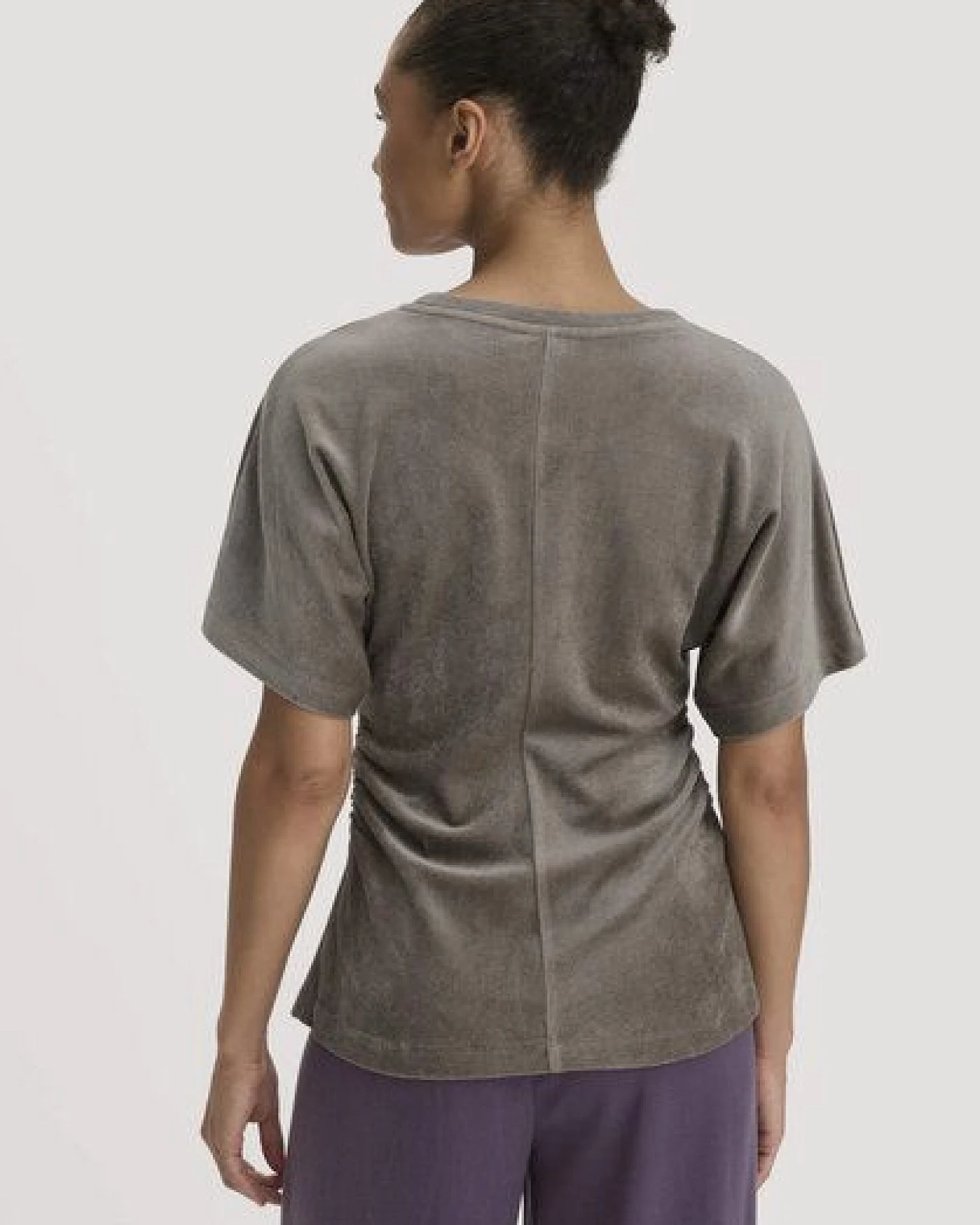 hessnatur Samt T-Shirt Slim aus TENCEL Modal mit Bio-Baumwolle – Ansicht 2