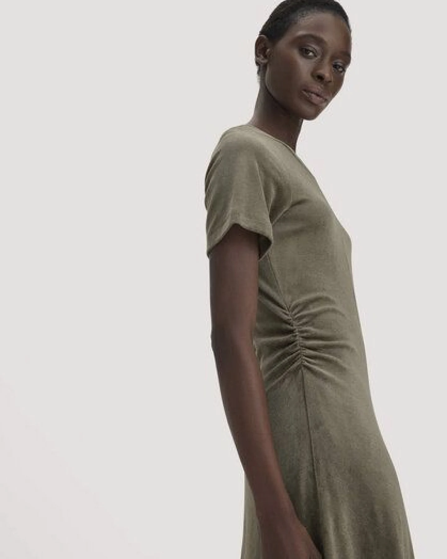 hessnatur Samt-Jerseykleid kniebedeckend Slim aus TENCEL Modal mit Bio-Baumwolle – Ansicht 2