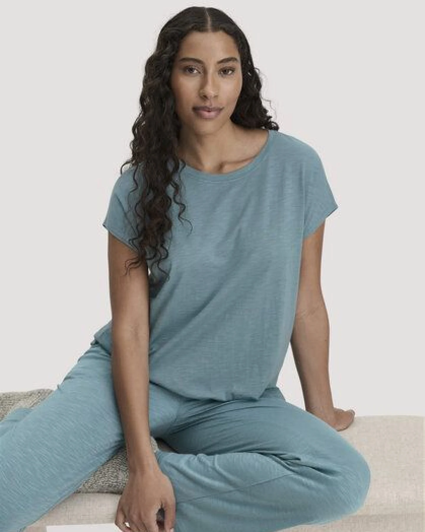 hessnatur Schlafshirt PURE BALANCE Oversize aus Bio-Baumwolle und TENCEL Modal – Ansicht 4