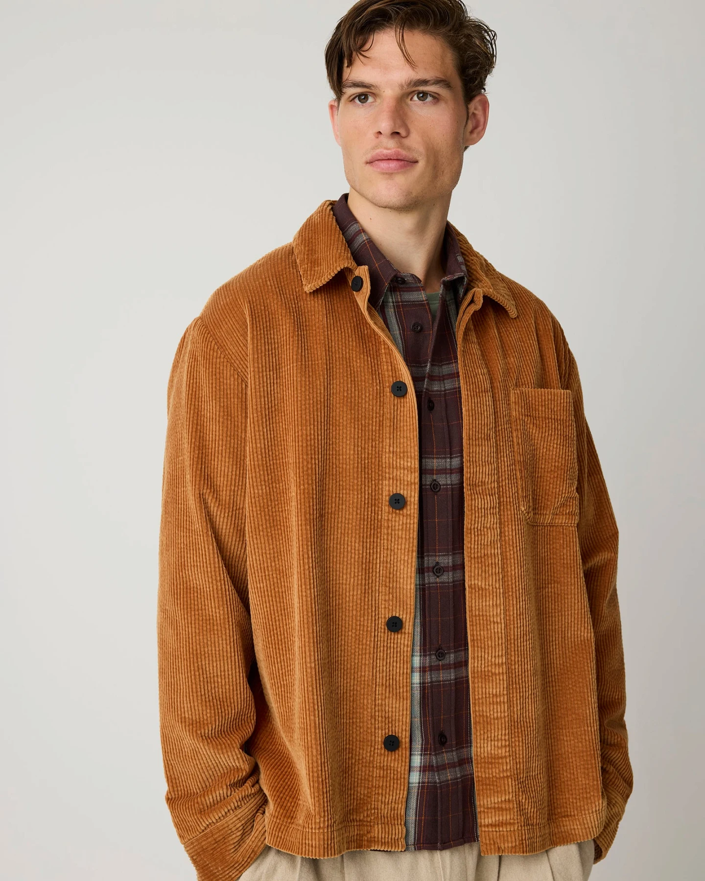 KnowledgeCotton Apparel Herren vegan Hemd Dune Reguläres Karomuster Flanell Dunkelbraun – Ansicht 2