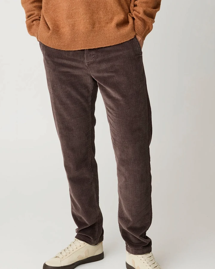 KnowledgeCotton Apparel Herren vegan Hose Oak Regular Aus Cord In Der Farbe Chocolate Torte“
