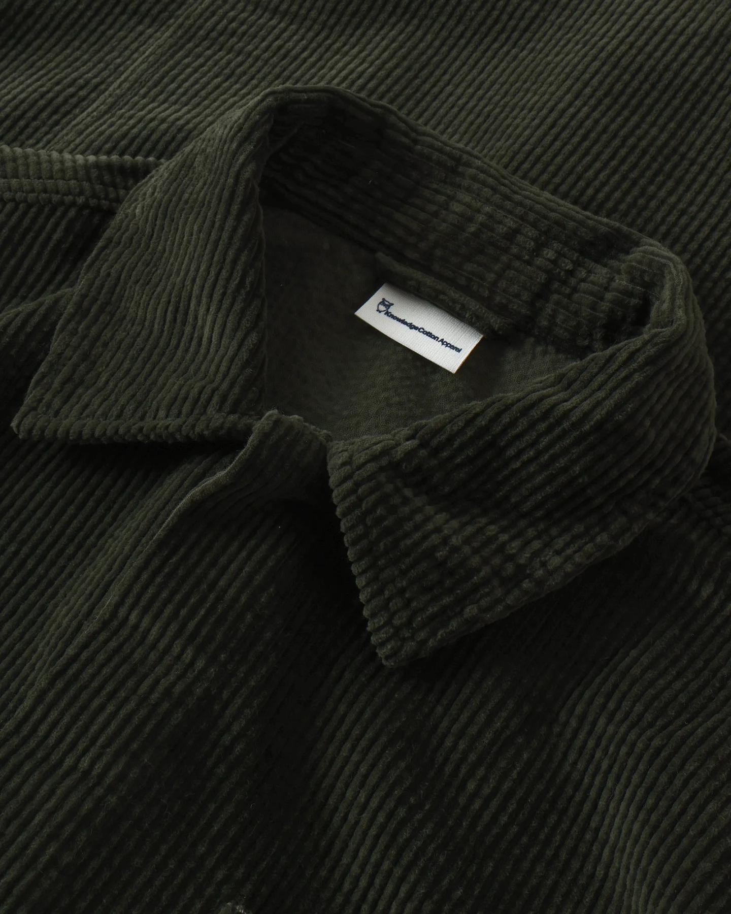 KnowledgeCotton Apparel Herren vegan Overshirt Corduroy Forest Night Green – Ansicht 2