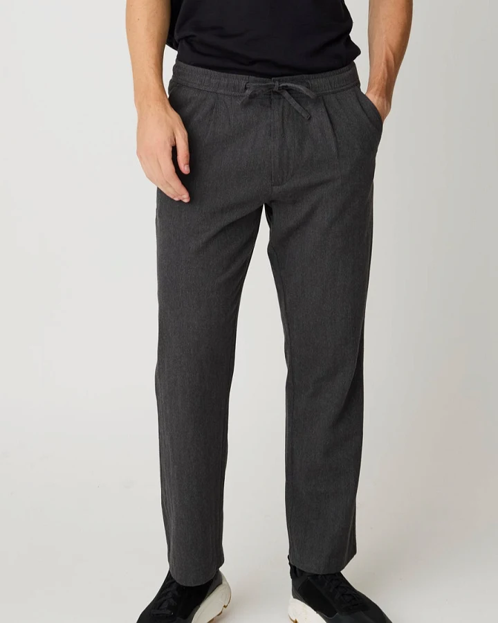 KnowledgeCotton Apparel Herren vegan Hose Fig Comfort Fischgrat Dunkelgrau Meliert
