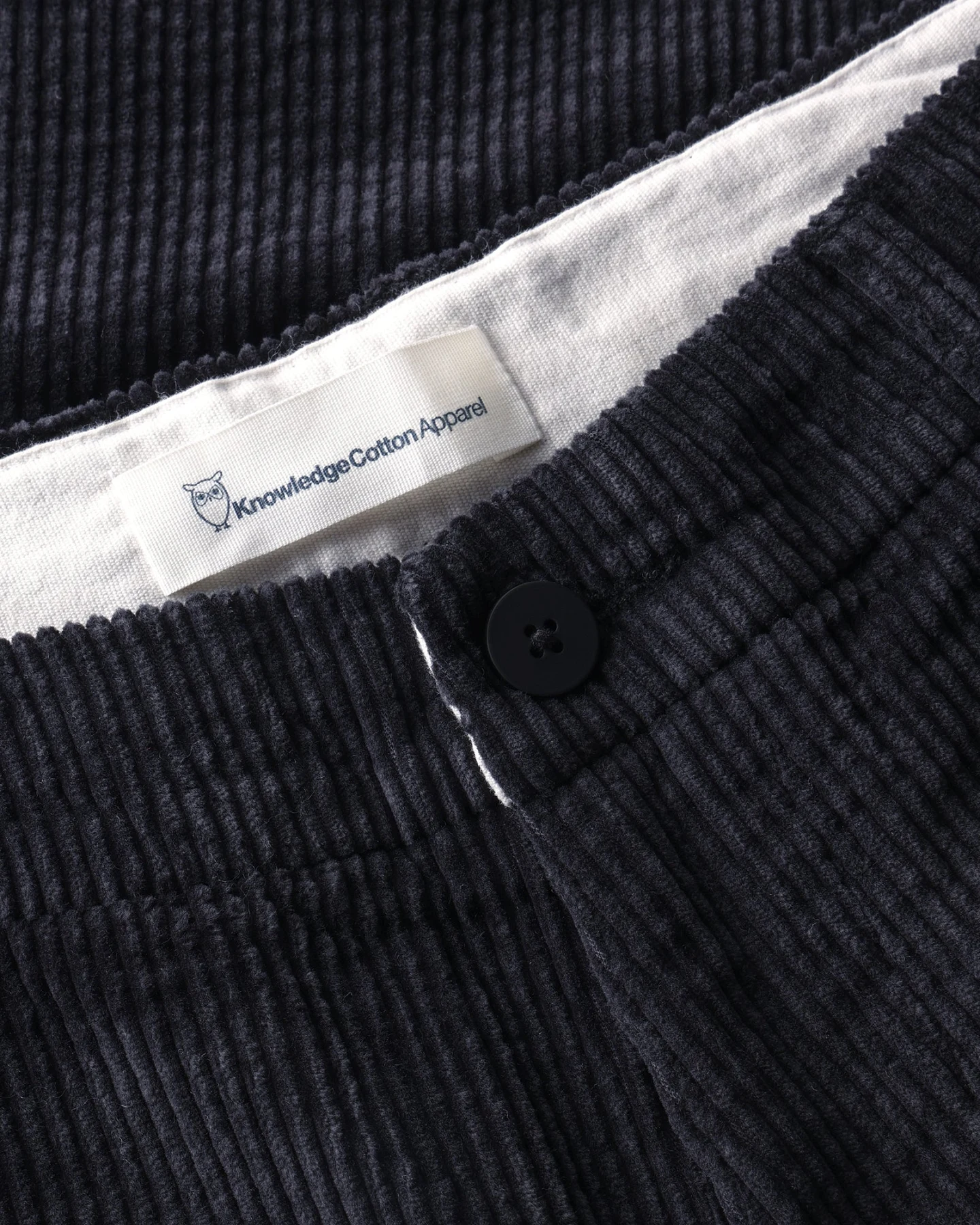 KnowledgeCotton Apparel Herren vegan Hose Chuck Regular Cord Schwarz Jet – Ansicht 2