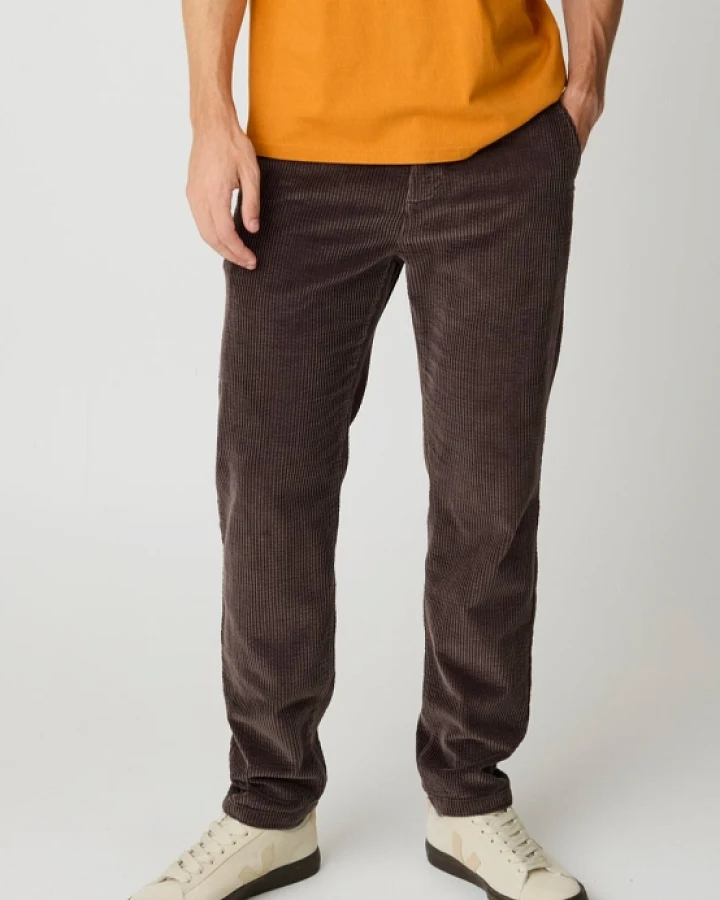 KnowledgeCotton Apparel Herren vegan Hose Chuck Regular Cord Schokoladenbraun, Torte