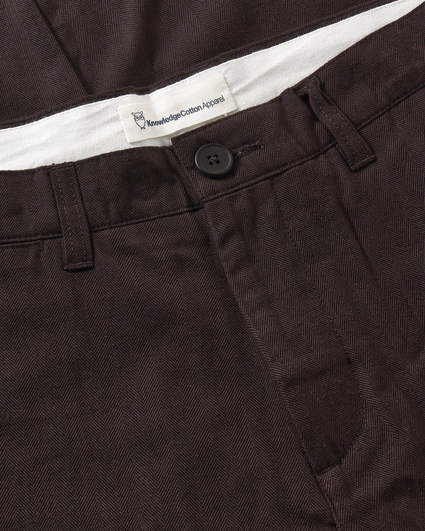KnowledgeCotton Apparel Herren vegan Hose Chuck Regular Fischgrat Chocolate Torte – Ansicht 2