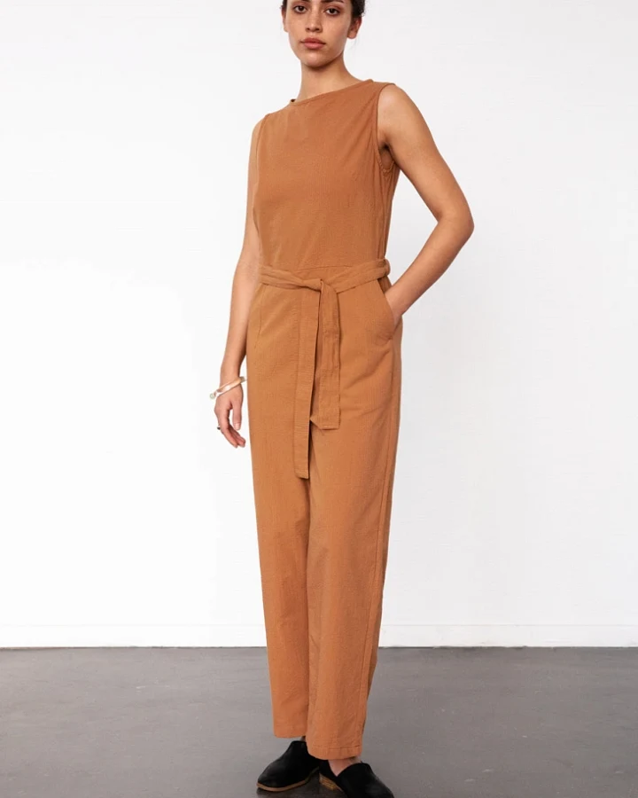 Rotholz Damen vegan Jumpsuit Ärmellos Seersucker Karamell