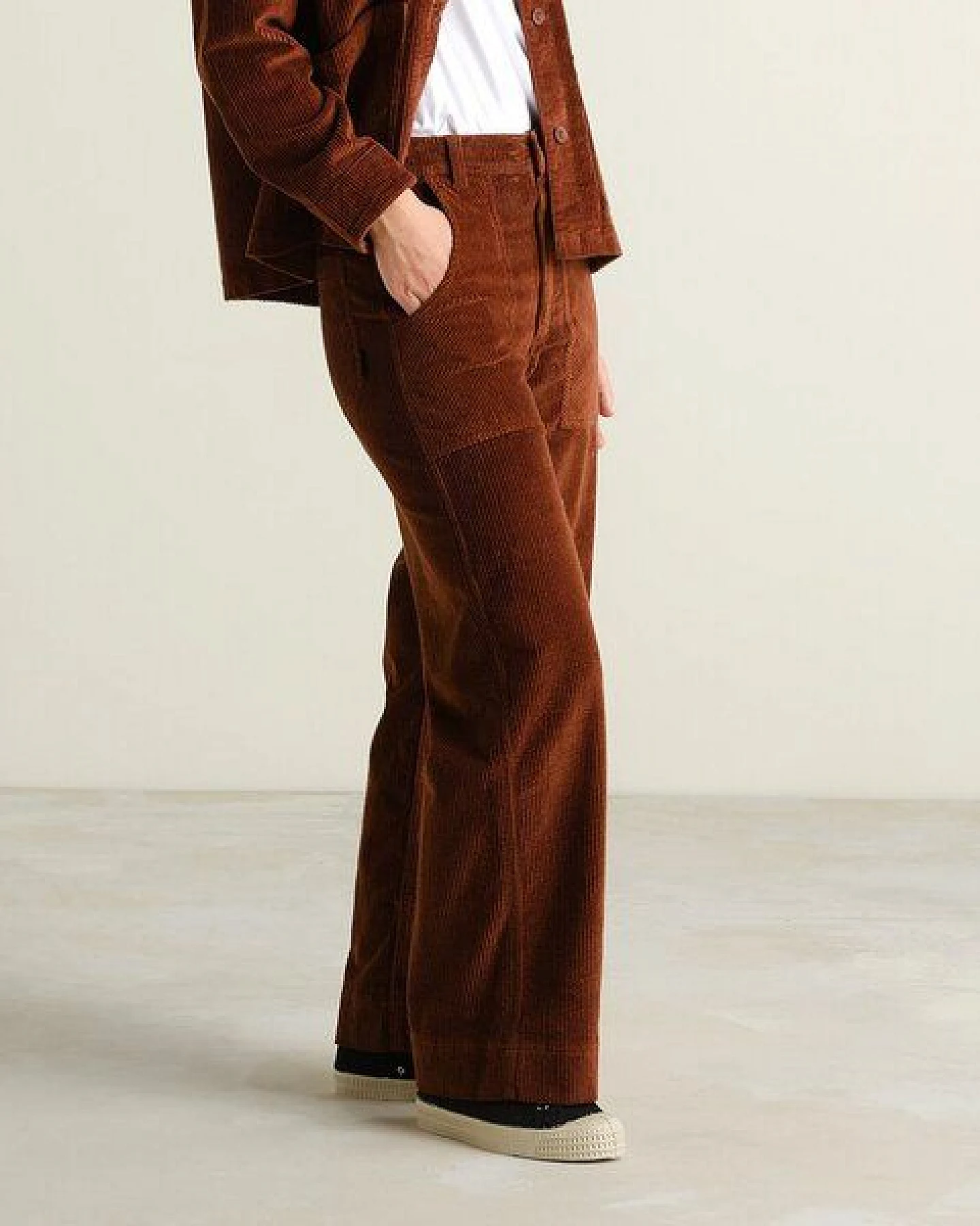 DEDICATED Cord Hose Vara Corduroy - Cappuccino Brown – Ansicht 2