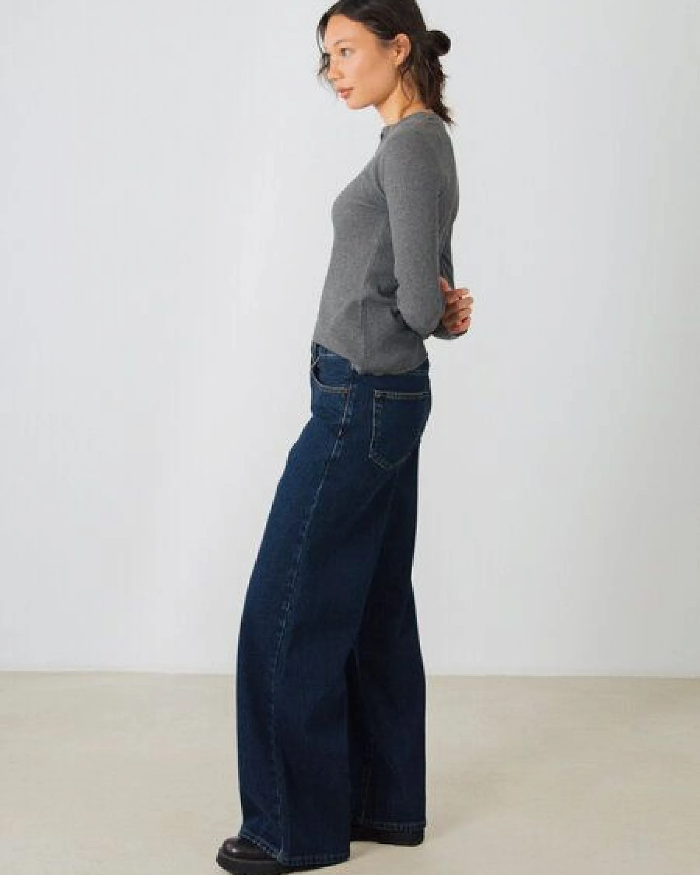 Honest Basics Damen Weite Jeans aus 100% Bio-Baumwolle – Ansicht 4