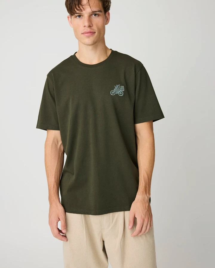 KnowledgeCotton Apparel Herren vegan T-Shirt Brustlogo Stickerei Forest Night Grün