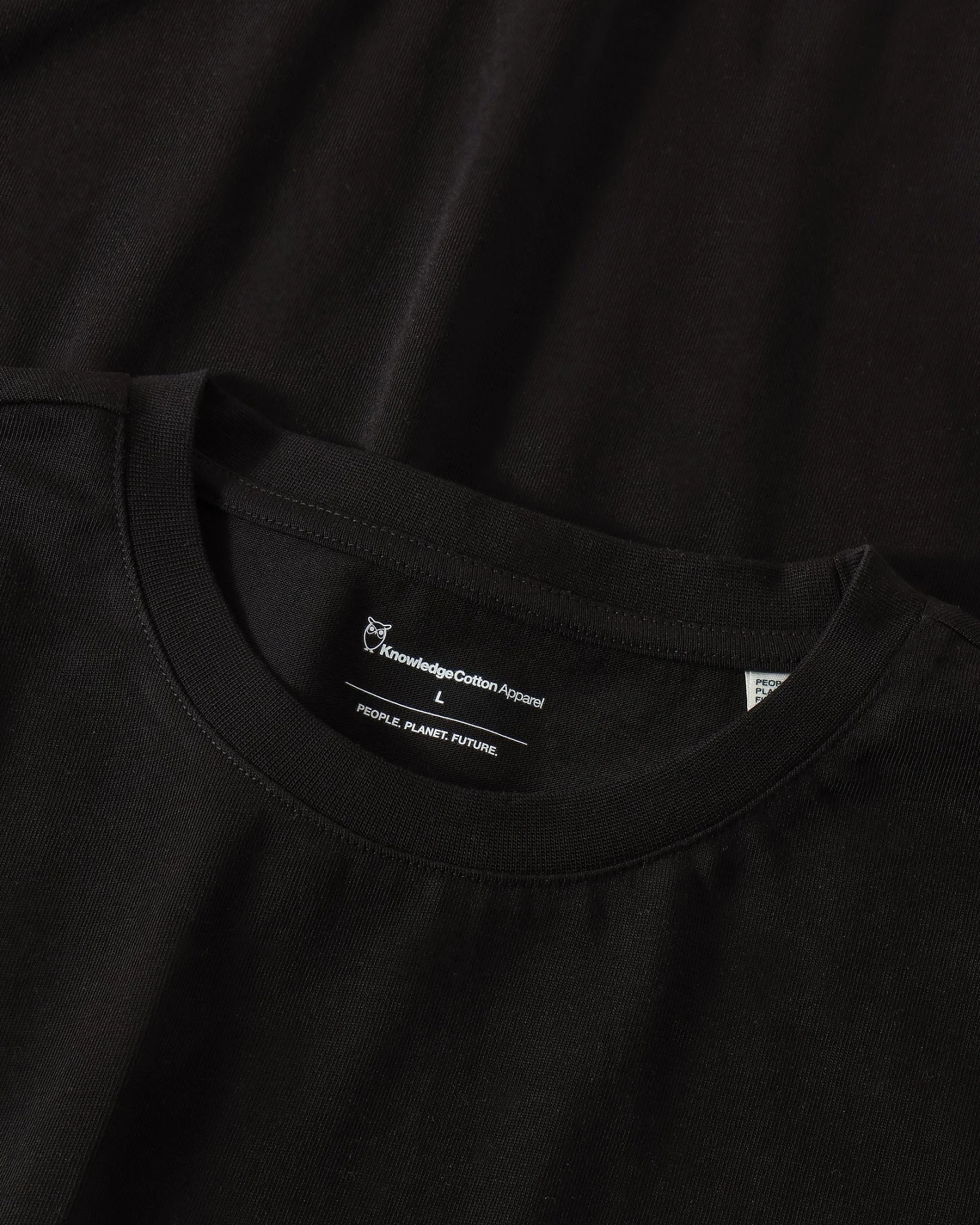 KnowledgeCotton Apparel Herren vegan T-Shirt Brustlogo Stickerei Black Jet – Ansicht 2