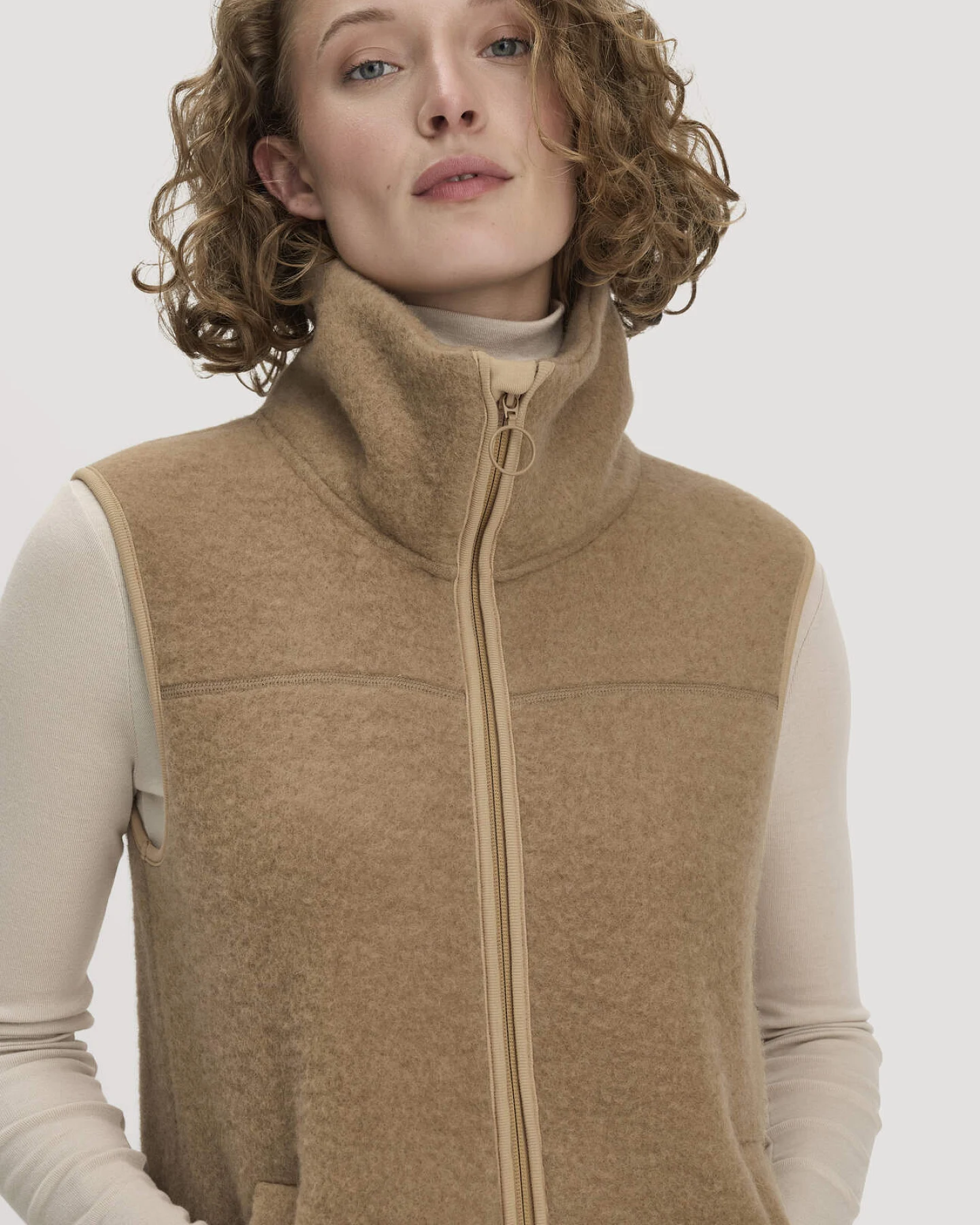 hessnatur Damen Wollfleece Weste Regular aus Bio-Merinowolle - braun - Größe M – Ansicht 4