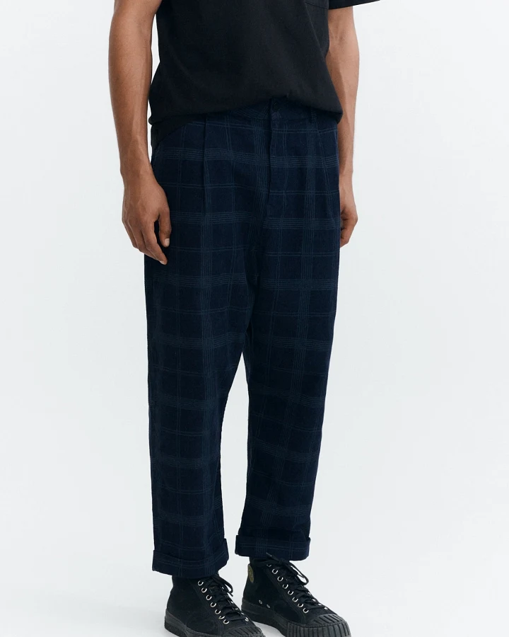 Thinking MU Herren vegan Hose Friend Carrot Fit Check Aus Micro Cord Blau