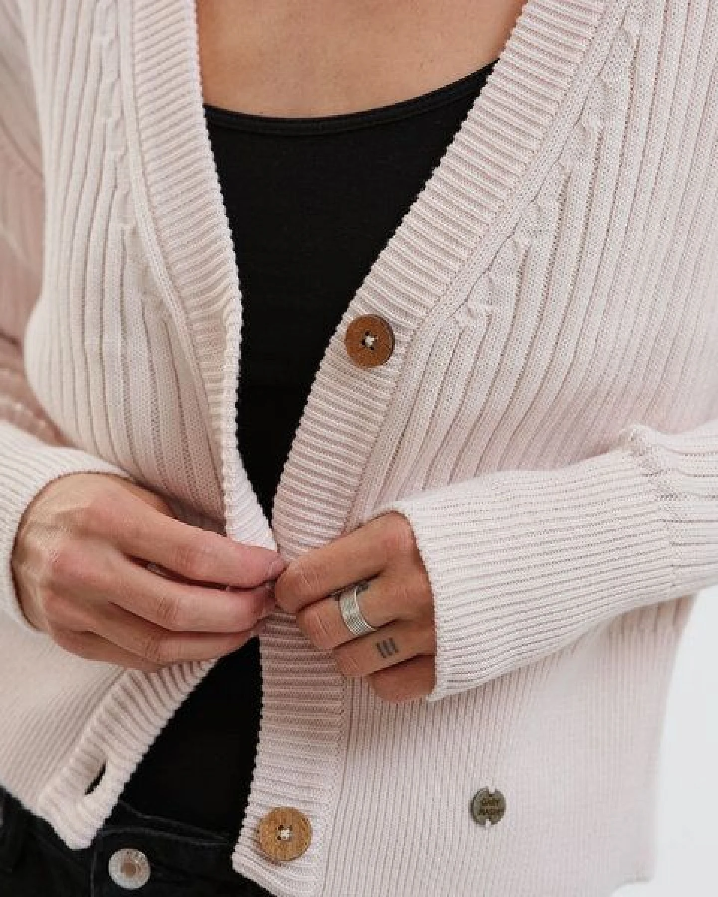 GARY MASH Kurze Strickjacke Quinn aus Biobaumwolle – Ansicht 4