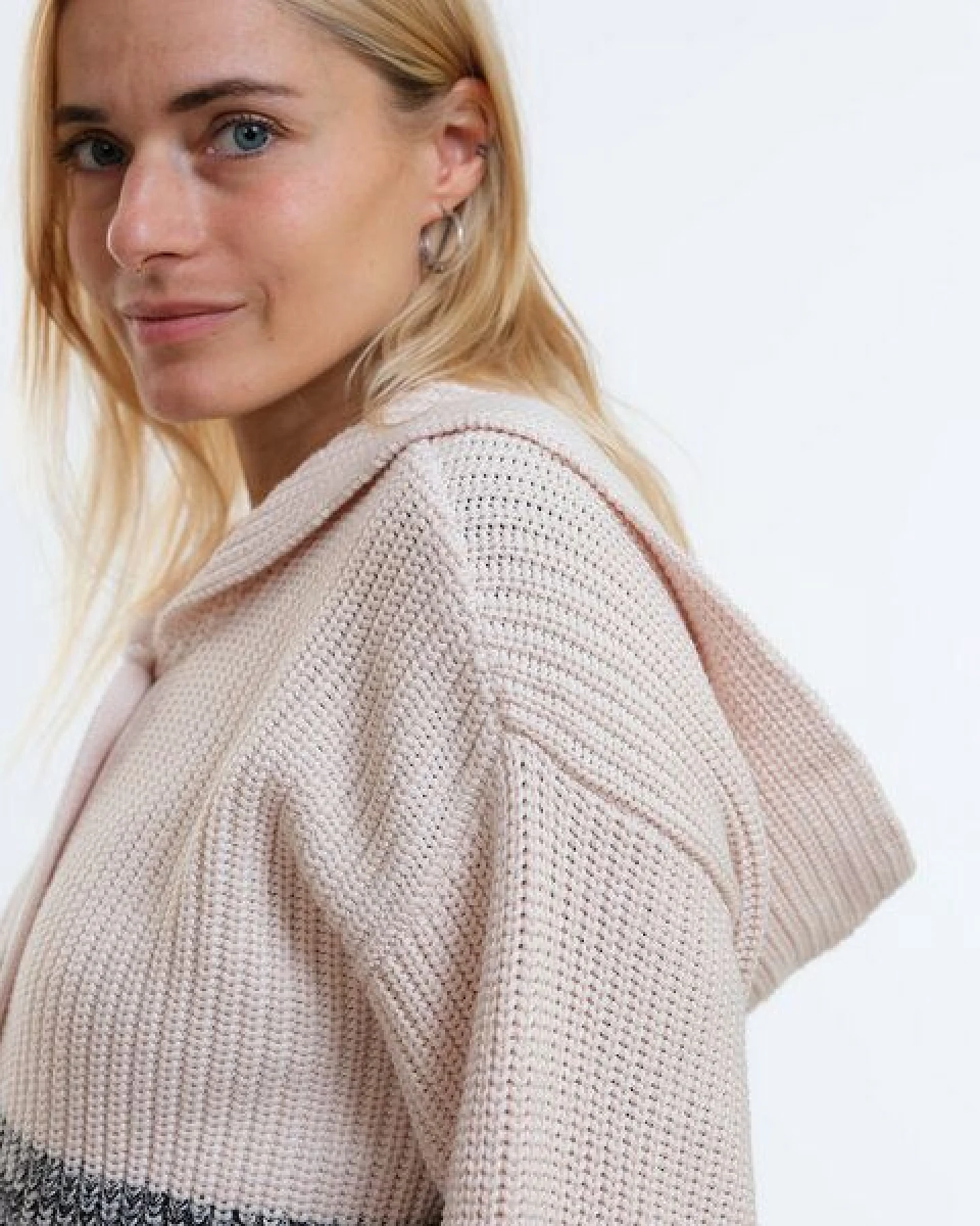GARY MASH Oversize-Cardigan Winnie mit Kapuze aus Biobaumwolle – Ansicht 3