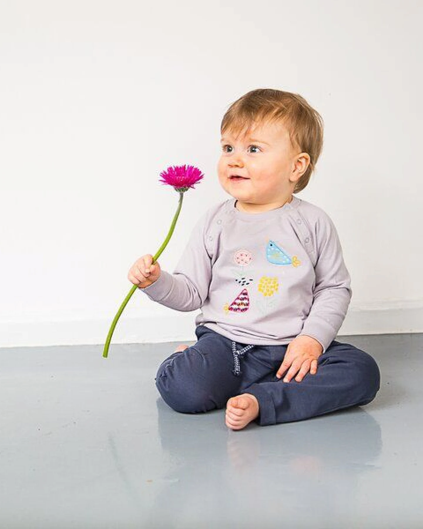 Sense Organics & friends in cooperation with GARY MASH Baby Sweat Hose mit Rüschen – Ansicht 2