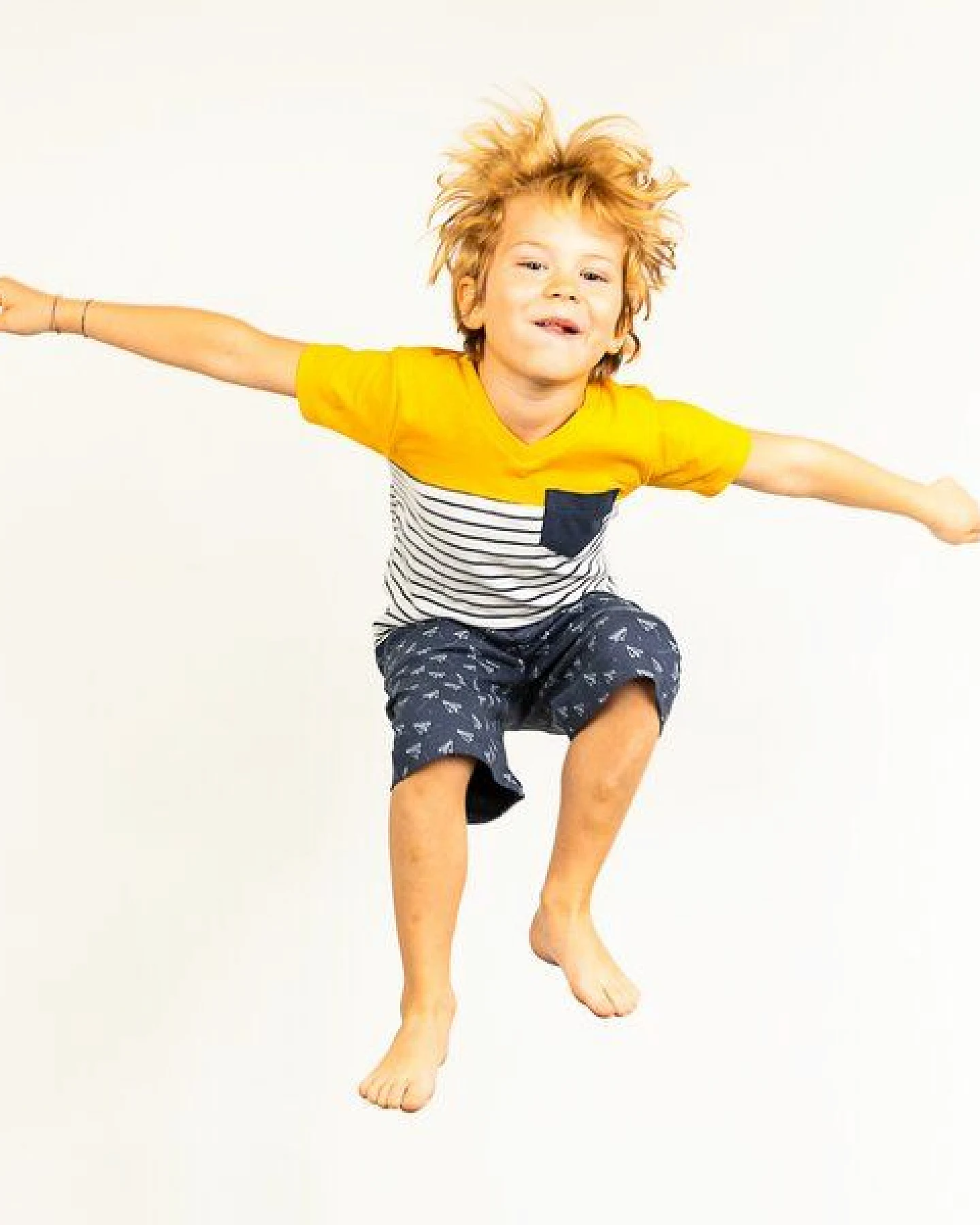 Sense Organics & friends in cooperation with GARY MASH Coole Shorts mit Flugzeugen – Ansicht 2