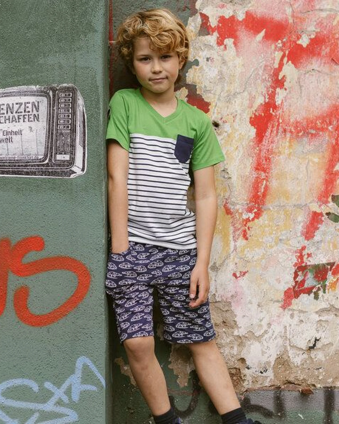 Sense Organics & friends in cooperation with GARY MASH Kinder T-Shirt V-Ausschnitt aus Bio-Baumwolle – Ansicht 4