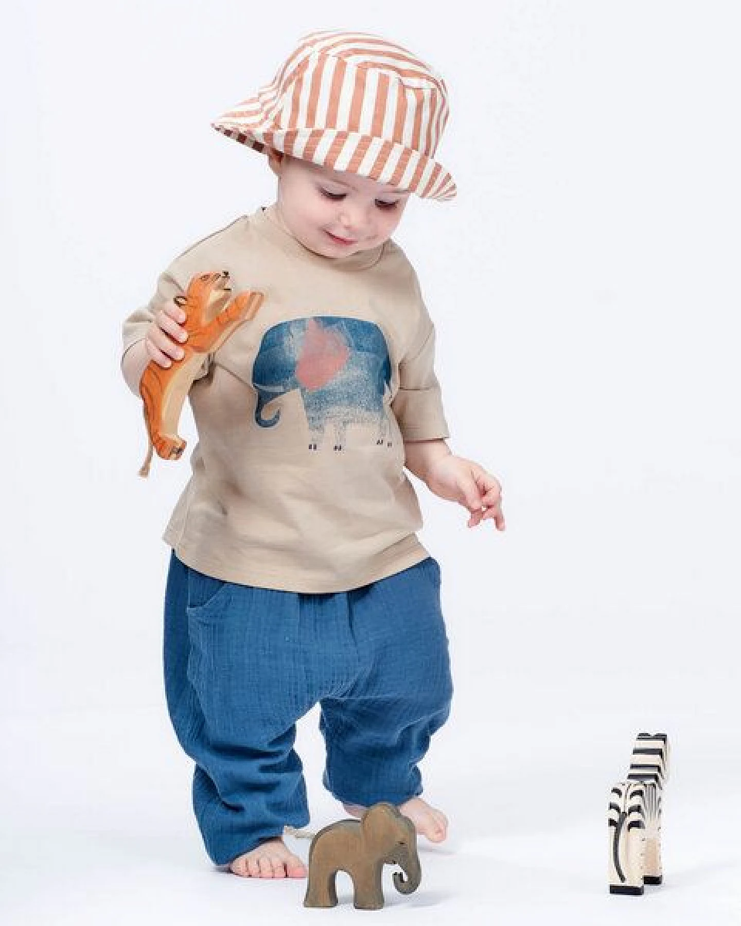 Sense Organics & friends in cooperation with GARY MASH Luftige Sommerhose aus Musselin, 100% Bio-Baumwolle – Ansicht 3