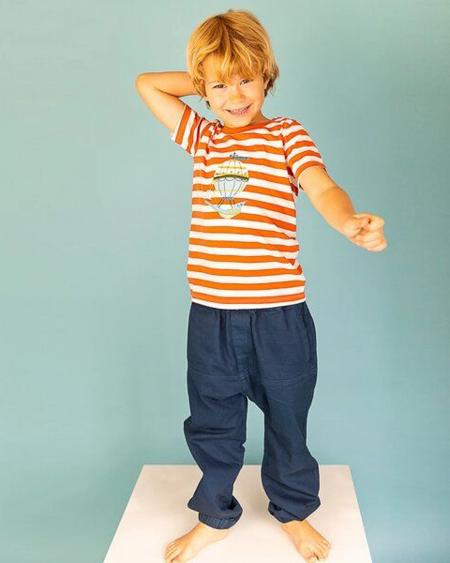 Sense Organics & friends in cooperation with GARY MASH Orange gestreiftes Shirt mit Ballon – Ansicht 2