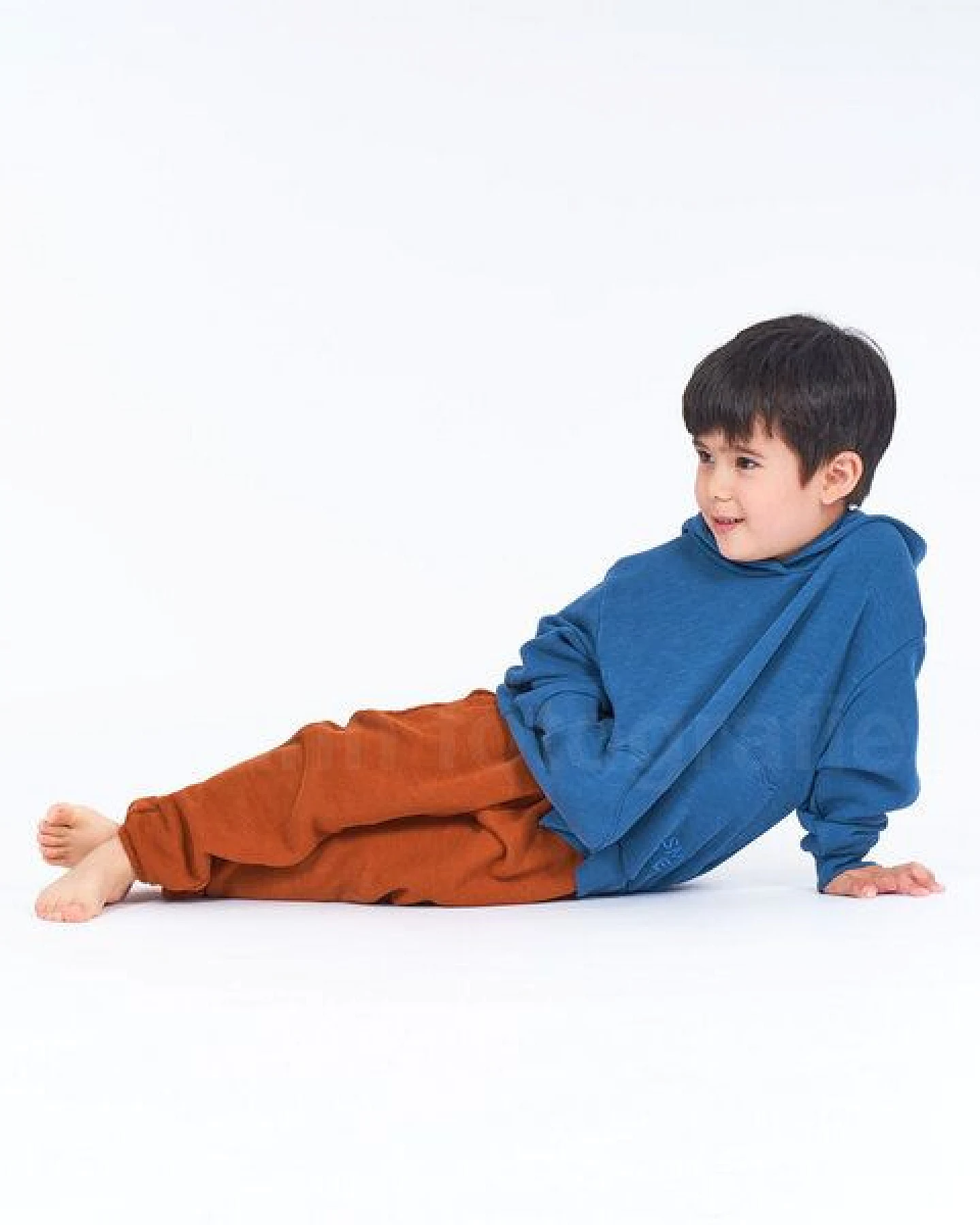 Sense Organics & friends in cooperation with GARY MASH Bequeme Kinder Sweathose aus Biobaumwolle – Ansicht 4