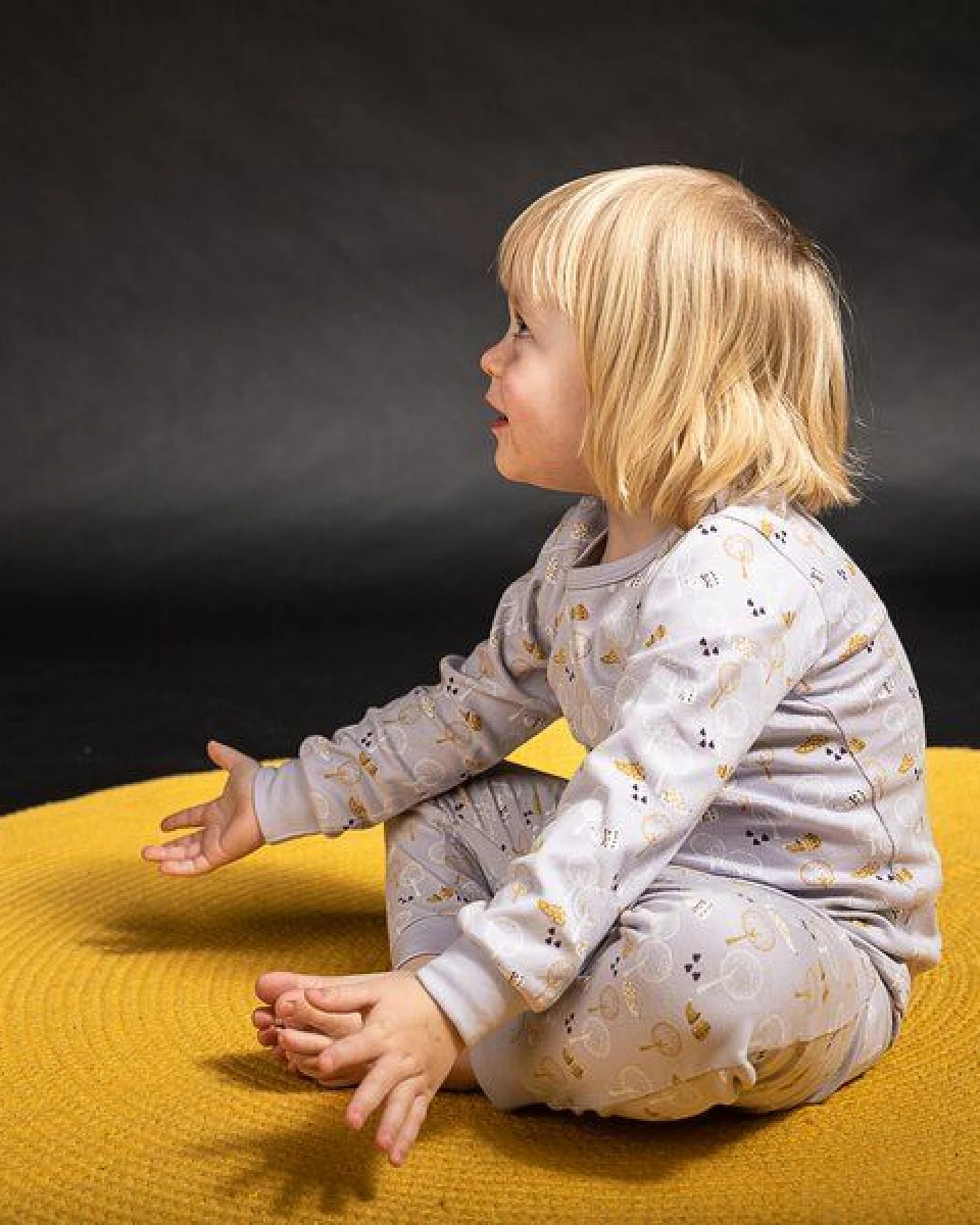 Sense Organics & friends in cooperation with GARY MASH Kinder Schlafanzug mit Bäumen, lila – Ansicht 2