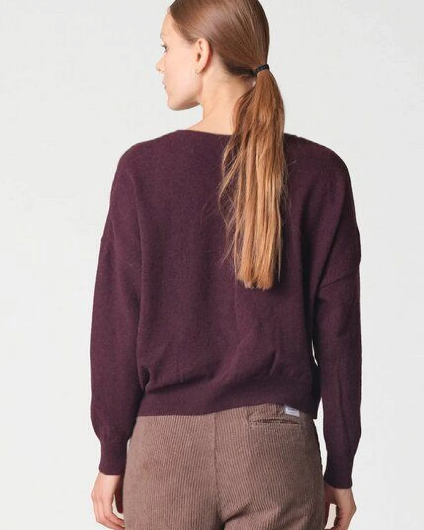 Klitmøller Collective Merino-Pullover mit V-Ausschnitt Modell: Vanessa – Ansicht 3