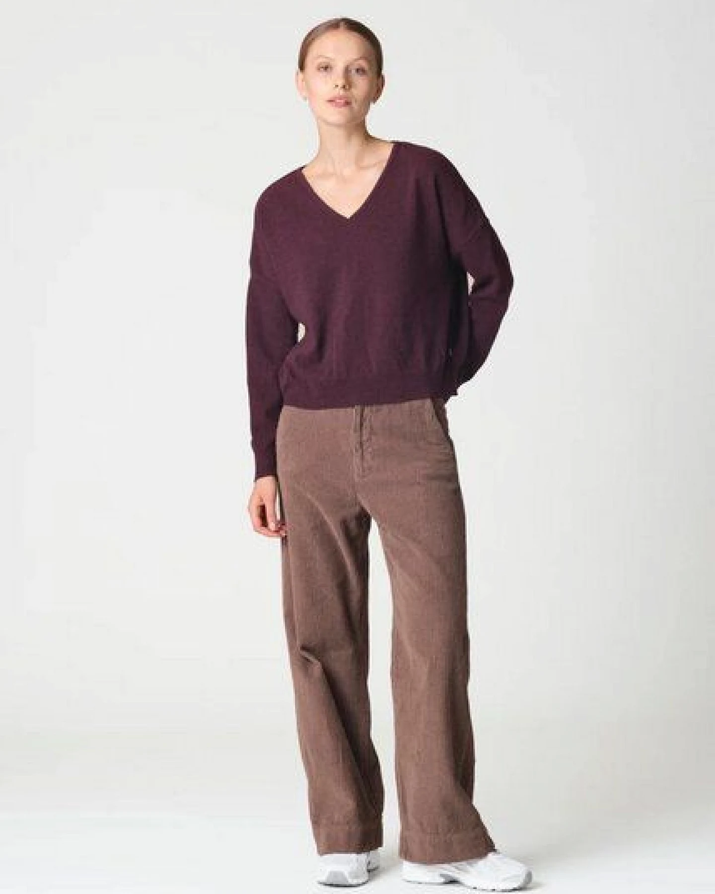 Klitmøller Collective Merino-Pullover mit V-Ausschnitt Modell: Vanessa – Ansicht 4