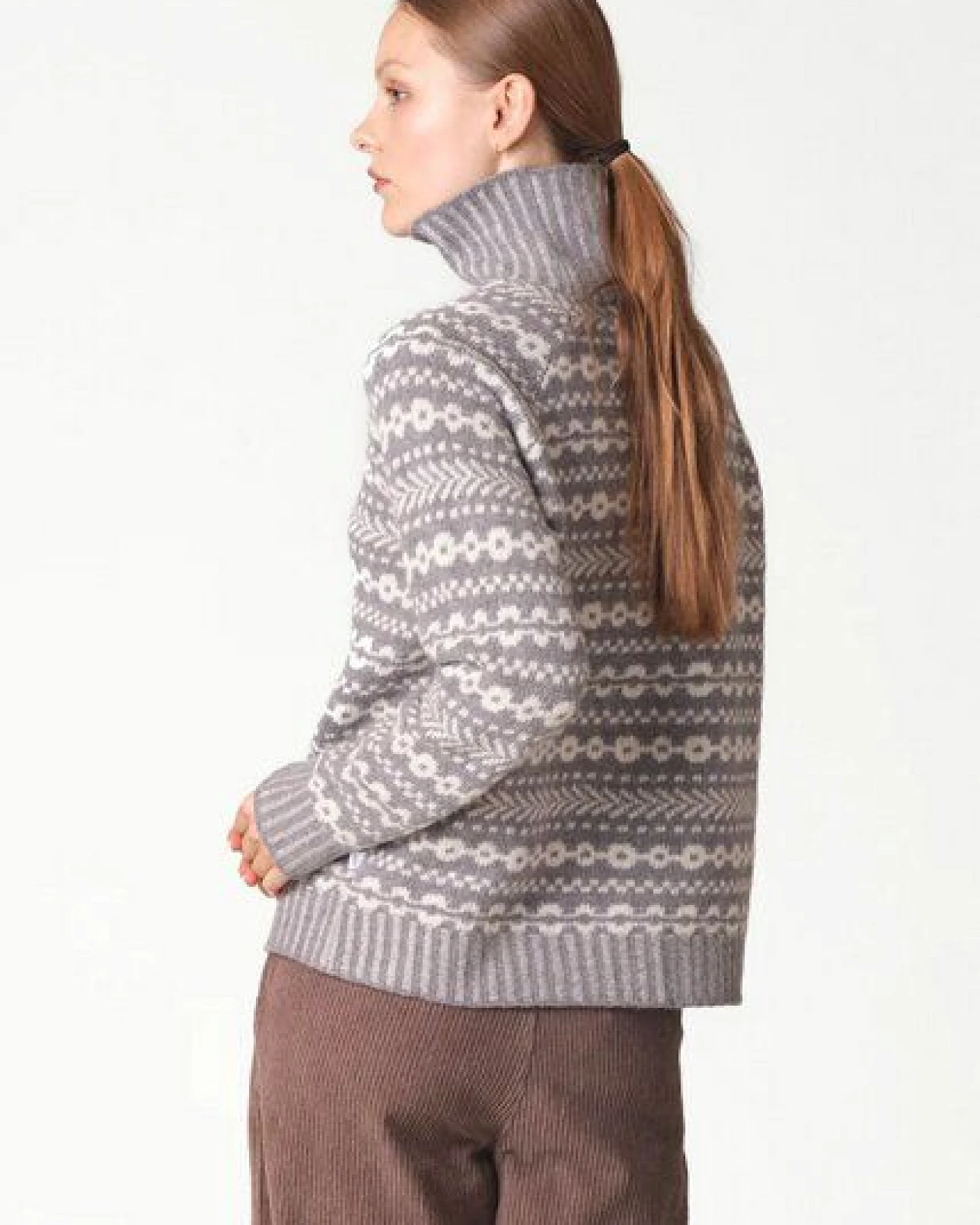 Klitmøller Collective Merino-Rollkragenpullover mit nordischem Muster Modell: Sofie – Ansicht 2
