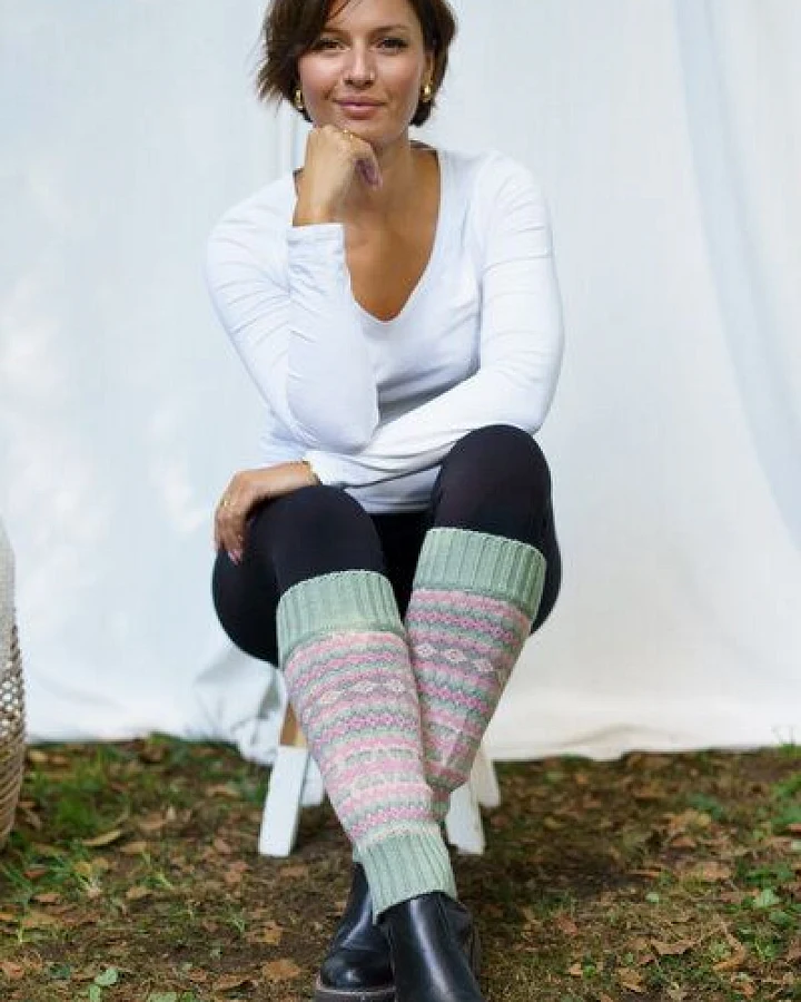 Haus of Namaste Handgefertigte Beinstulpen aus Lammwolle im Fair-Isle-Muster