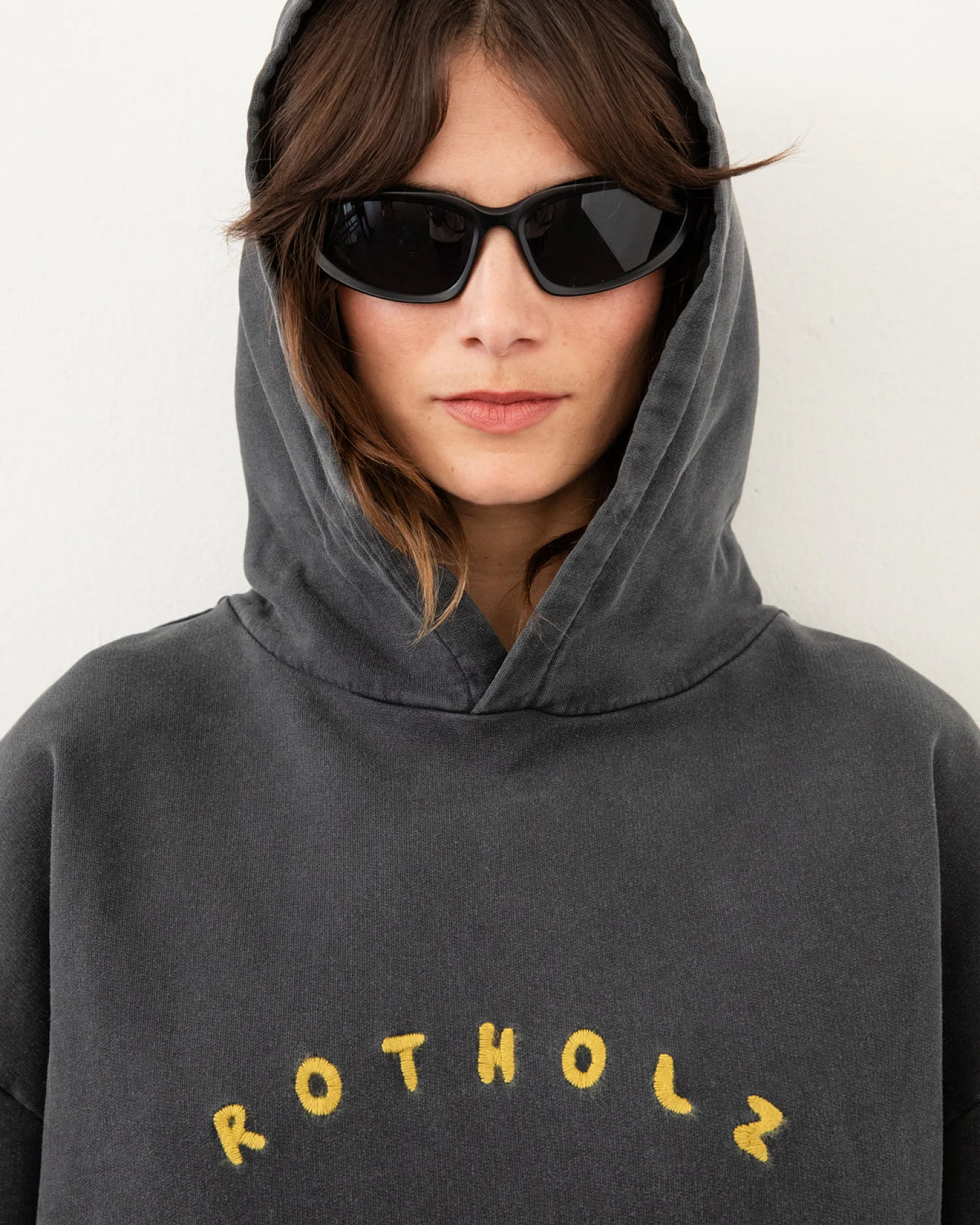 Rotholz Damen vegan Hoodie Classic Logo Washed Schwarz – Ansicht 2