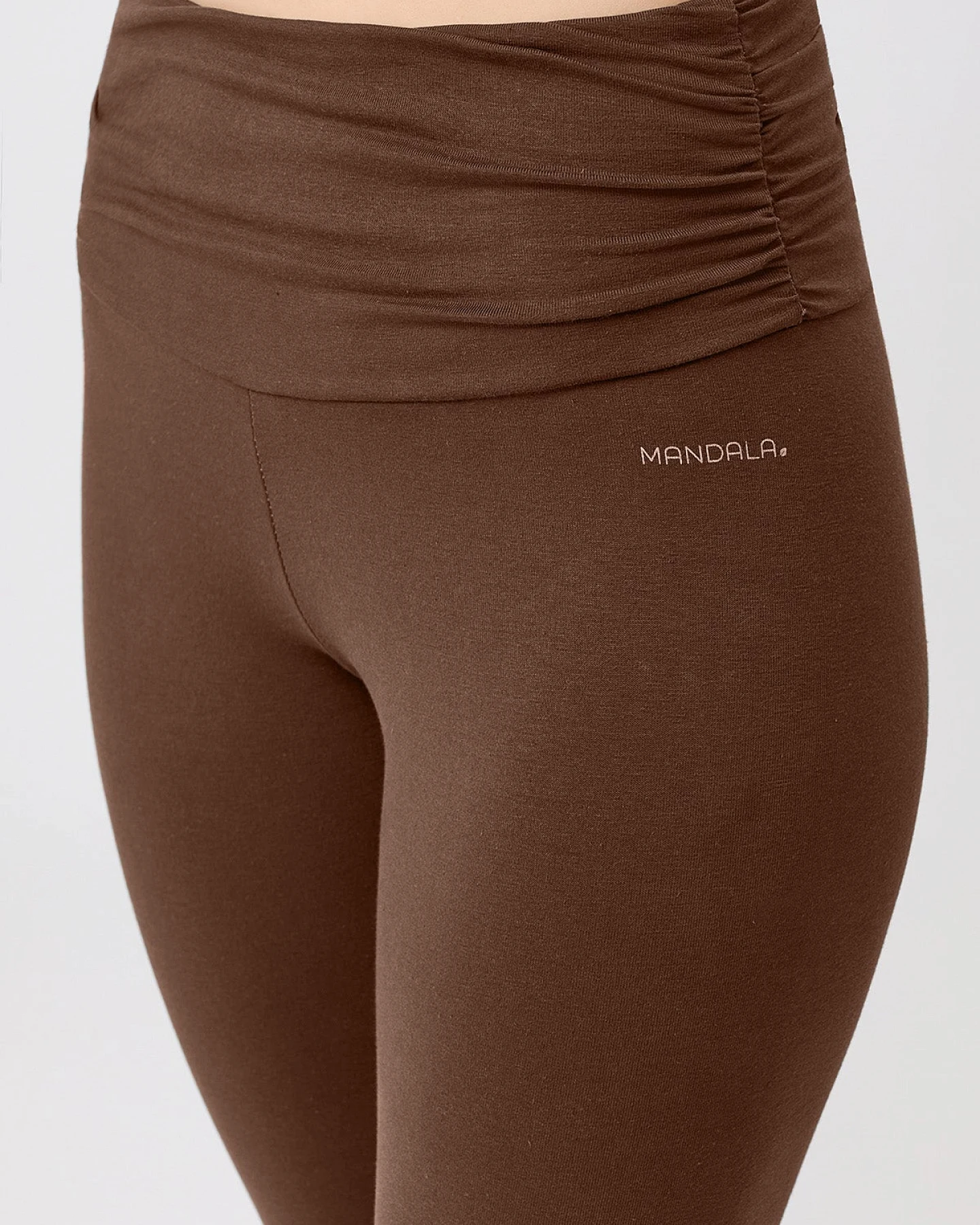 MANDALA Damen vegan Pilates Strumpfhose Wilderness In Braun – Ansicht 2