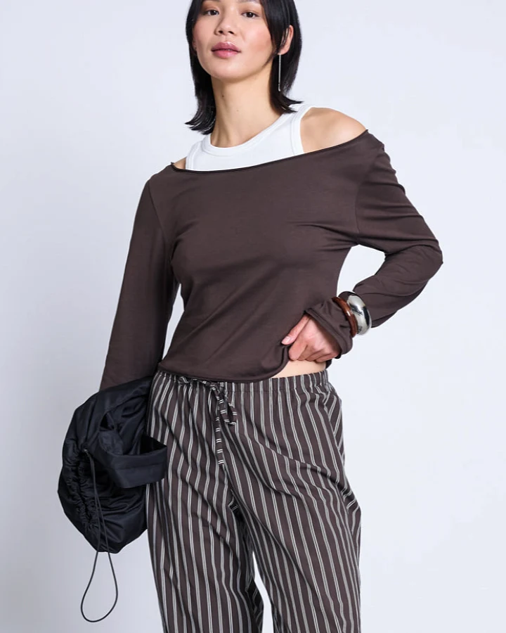JAN N JUNE Damen vegan Langarm-Top Mit Schulterfreiem Ausschnitt Arba, Schlammbraun