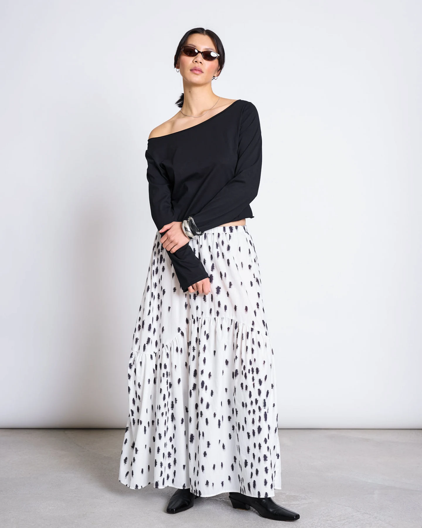 JAN N JUNE Damen vegan Langarm Top Mit Schulterfreiem Ausschnitt Arba Schwarz – Ansicht 2