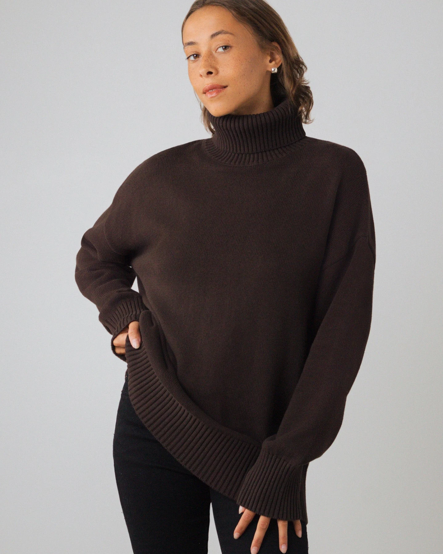 Honest Basics Damen vegan Rollkragenpullover Grob Gestrickt Torfbraun – Ansicht 2