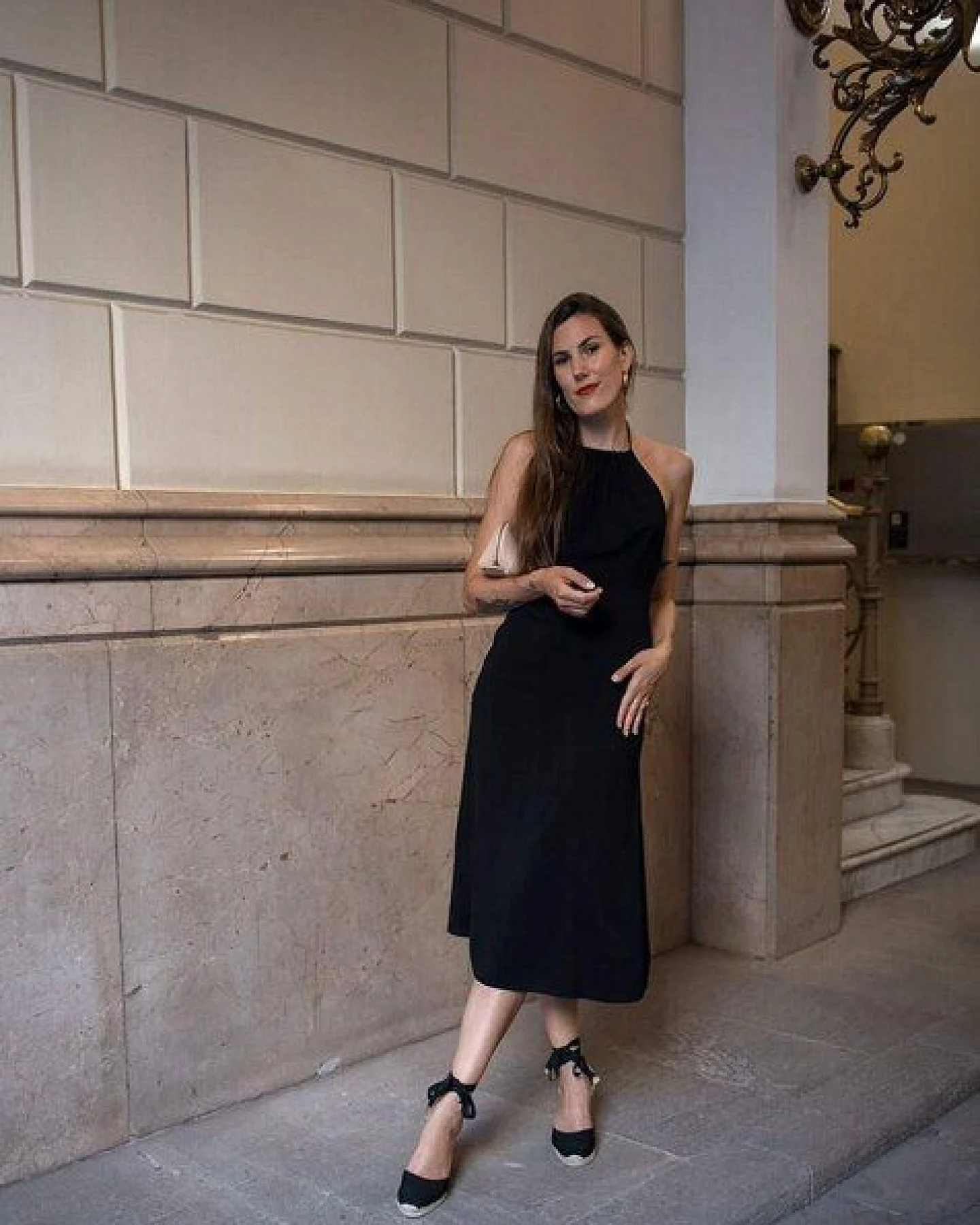 Aatise Rückenfreies Abendkleid Zella 100% EcoVero schwarz – Ansicht 4